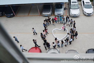 Illustration for article titled Wedding Proposal with 99 iPhones Turned into One Pricey Rejection